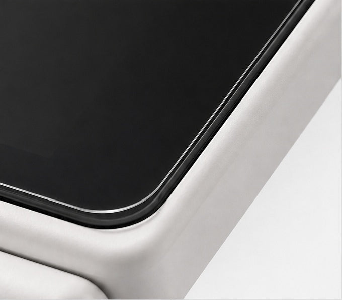 AYN THOR dual screen protector anti-fingerprint surface demonstration